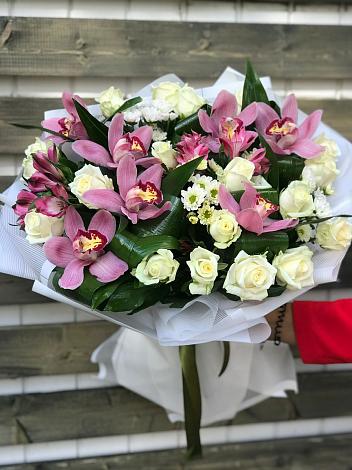 Букет цветов из: Розы и Хризантемы в Удельной