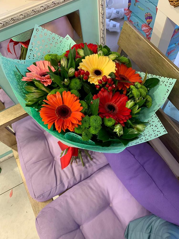 Букет цветочная поляна в Удельной Букет цветов из: Герберы, Хризантемы и Альстромерии в Удельной