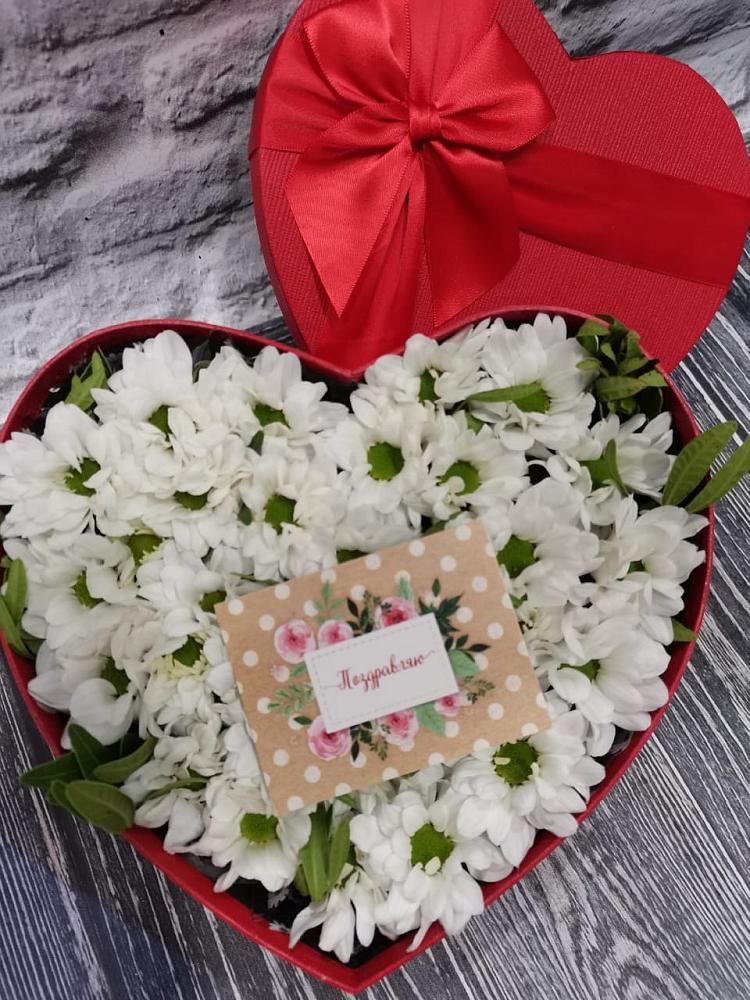 Цветочная композиция из Хризантемы в виде сердца в Удельной