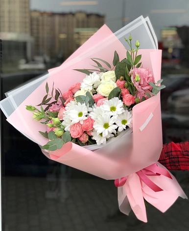Букет цветов из: Розы, Лизиантусы и Хризантемы в Удельной